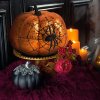 Halloweenska tekvicová dekorácia - oranžové glitre - s pavučinou - 15 cm