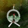 Vianočná dekorácia - zavesiteľná - strieborný veniec - 10 cm