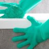 Silikónové rukavice na umývanie riadu