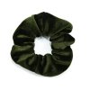 Zamatová gumička na vlasy Tmavo zelená