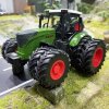 Osemkolesový hračkársky traktor