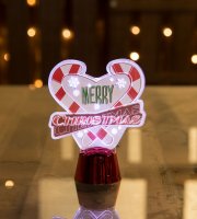 Vianočná LED dekorácia na stôl - s lesklým podstavcom - srdce - 11 cm