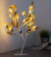 LED stromček so zlatými listami