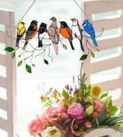 Farebná, maľovaná plastová dekorácia so 7 vtáčikmi