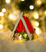 Vianočný LED dekoračný domček - teplá biela - drevo - 2 druhy - 6,9 x 8,9 x 6 cm - 12 ks / displej