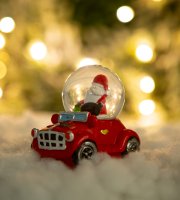 Vianočná snehová guľa - Mikuláš s autom - 8,5 x 5,6 x 7 cm
