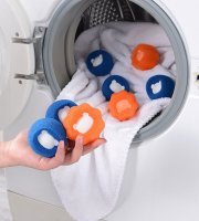 Gulička na odstránenie chuchvalcov z čistiacej peny do práčky