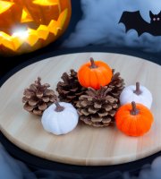 Halloweenska dekorácia - tekvica a šiška - 6 cm - pena - 8 ks / balenie