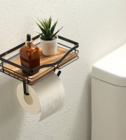 Nástenný zásobník na toaletný papier s úložnou plochou – úspora miesta