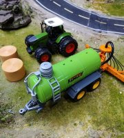 Postrekovacia nádržová vozík k hračkárskemu traktoru