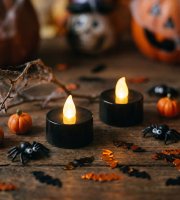 Halloween dekorácia so svetlom - LED čajová sviečka - čierna - 2 ks / balenie