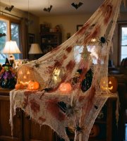 Halloweenová textilná dekorácia - červená/biela textília - 91 x 76 cm